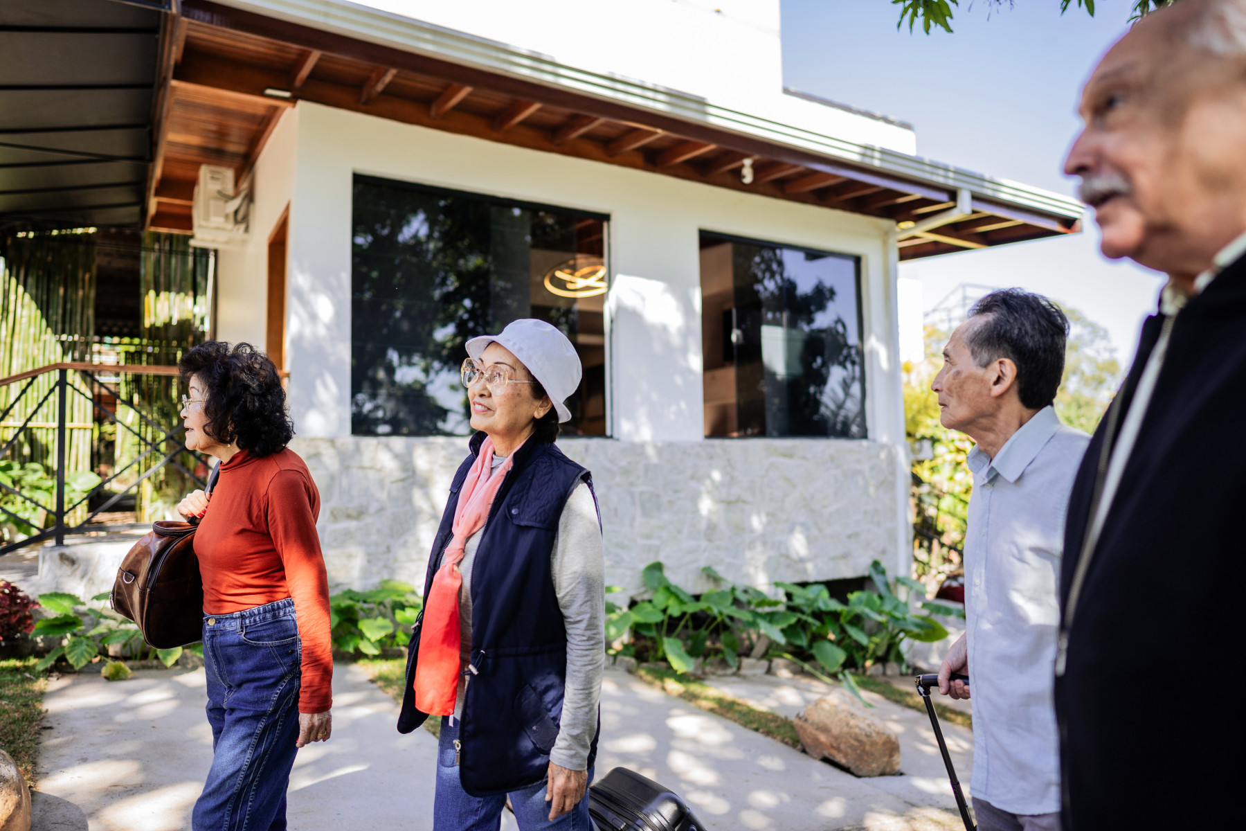 UX_Credits-Booking.com and GettyImages-1470432917 (2)