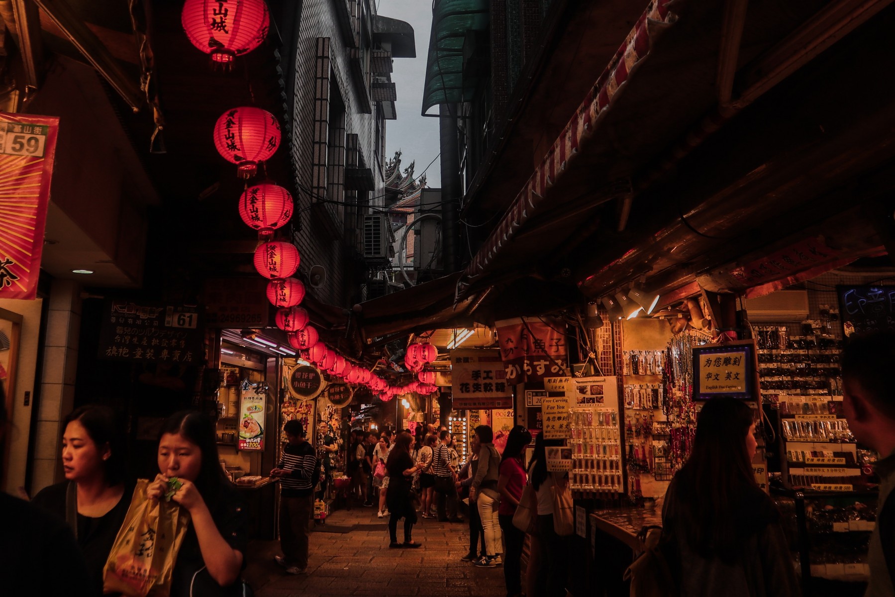 走春逛老街!Booking.com 推薦「全台五個懷舊老街之旅」