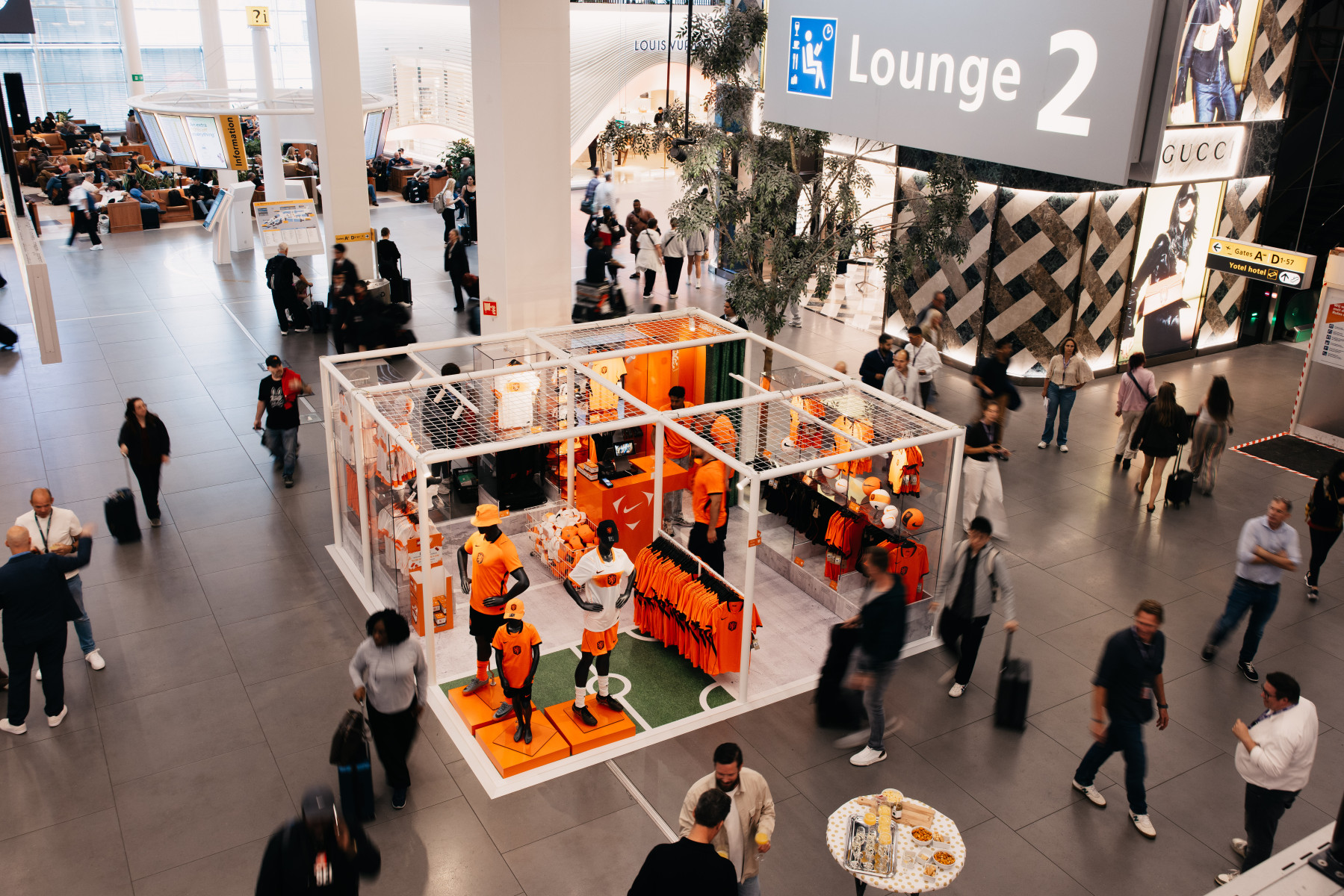 Schiphol opent officiële Oranje pop-up store in aanloop naar WK 2026
